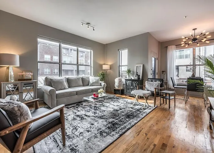 Trendy Castleberry Hill Condo- Walk To Mercedes Benz/ All Downtown Attractions