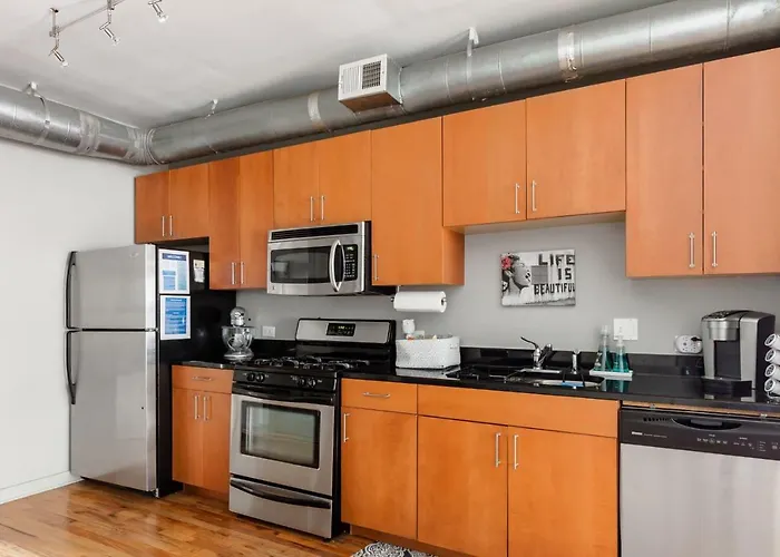 Trendy Castleberry Hill Condo- Walk To Mercedes Benz/ All Downtown Attractions